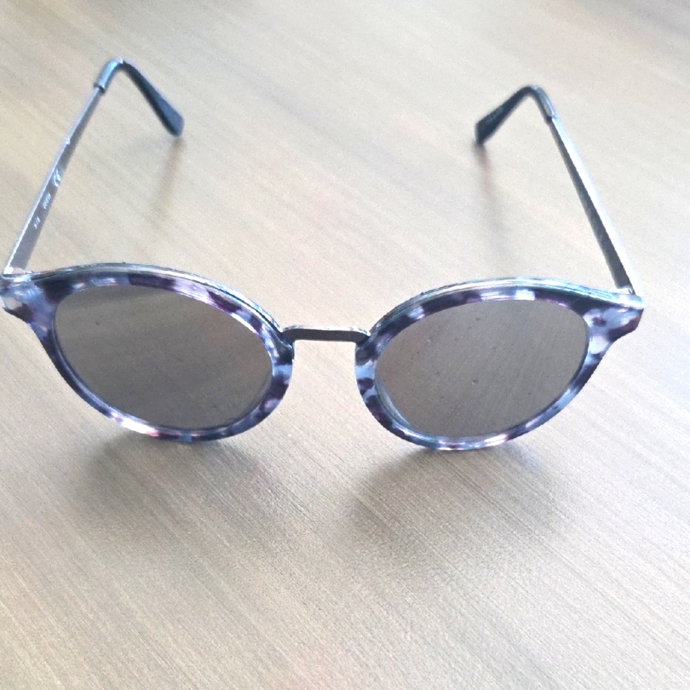 Women's Guess Black Sunglasses